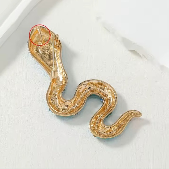 Serpenti White Gold Crystal Mystic Snake Brooch - Picture 5 of 5